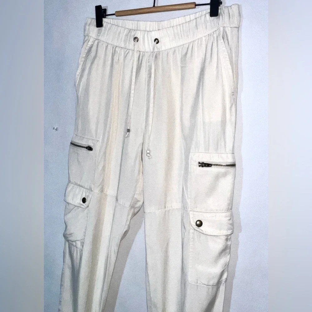 Banana Republic cargo pants Ivory Elastic drawstring‎ waist, size Small